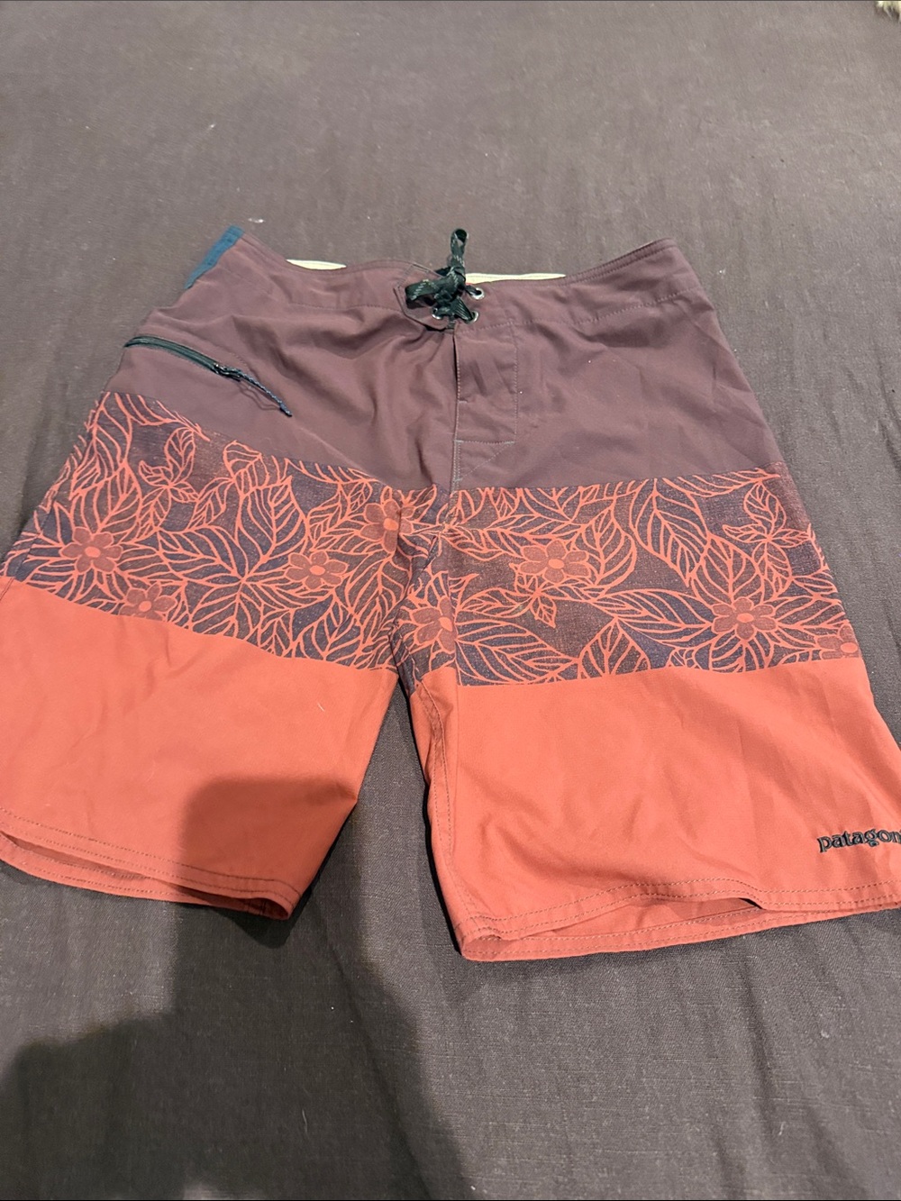 Patagonia Men's Rust and Deep Burgundy Floral Board Shorts